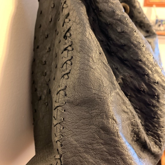 Chi | Black Ostrich Shoulder Purse - Picture 6 of 7